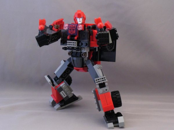 Transformers Kre O Toys R Us Exclusive Ironhide Image  (3 of 22)